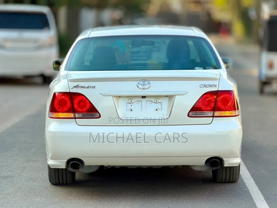 Toyota Crown Royale 2005 White