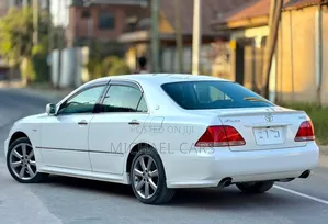 Toyota Crown Royale 2005 White