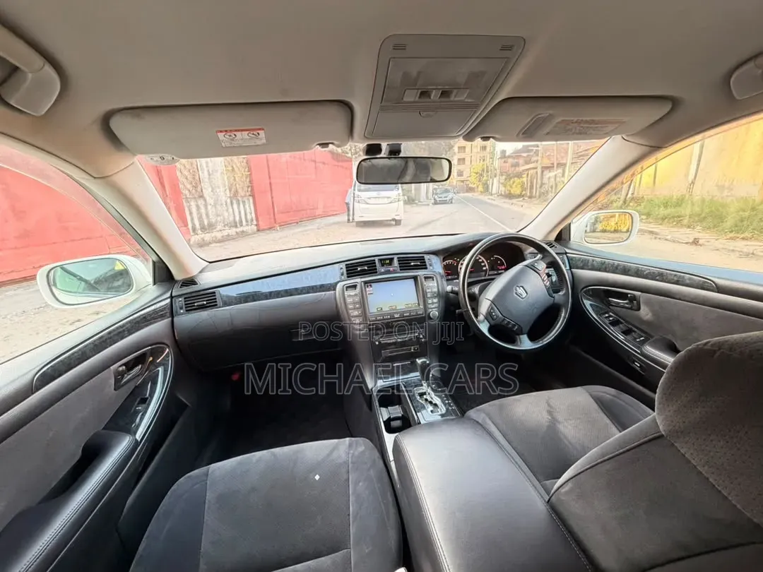 Toyota Crown Royale 2005 White