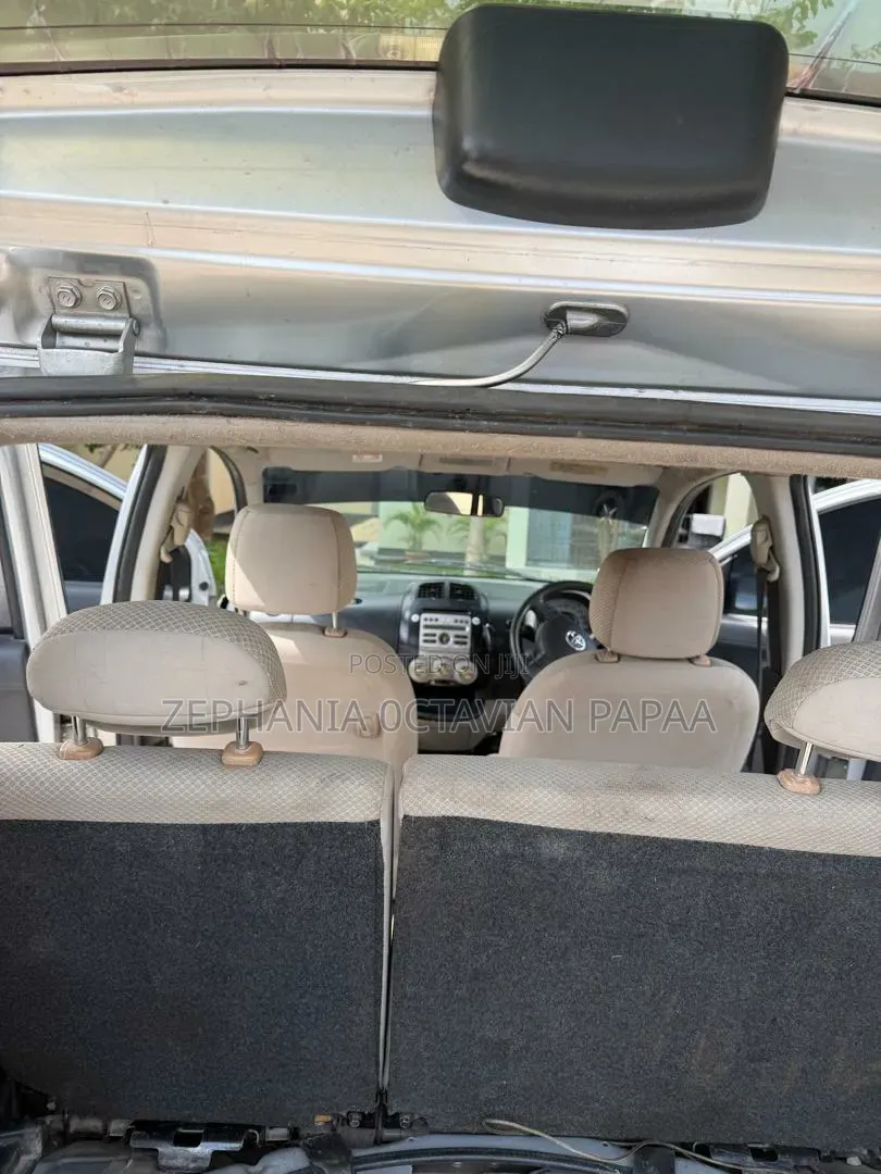 Toyota Passo 2004 Silver