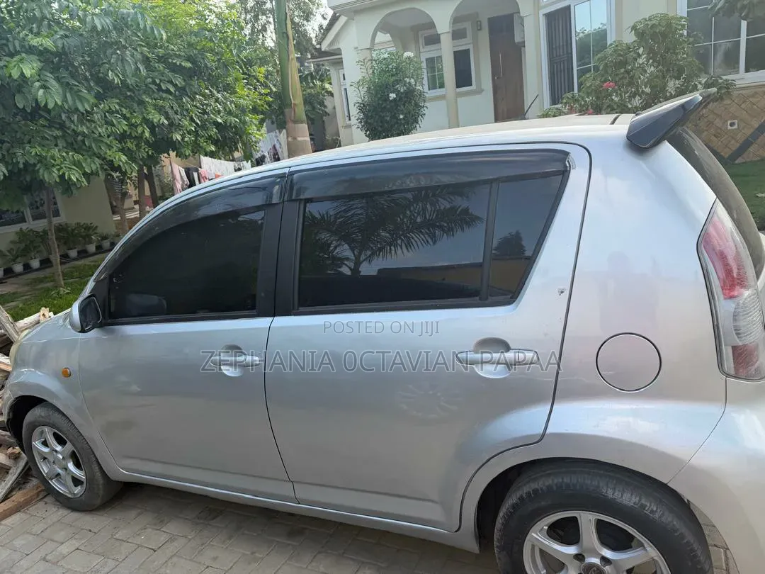 Toyota Passo 2004 Silver