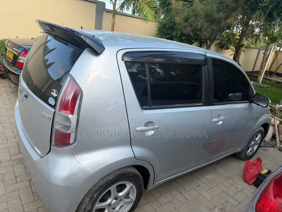 Toyota Passo 2004 Silver