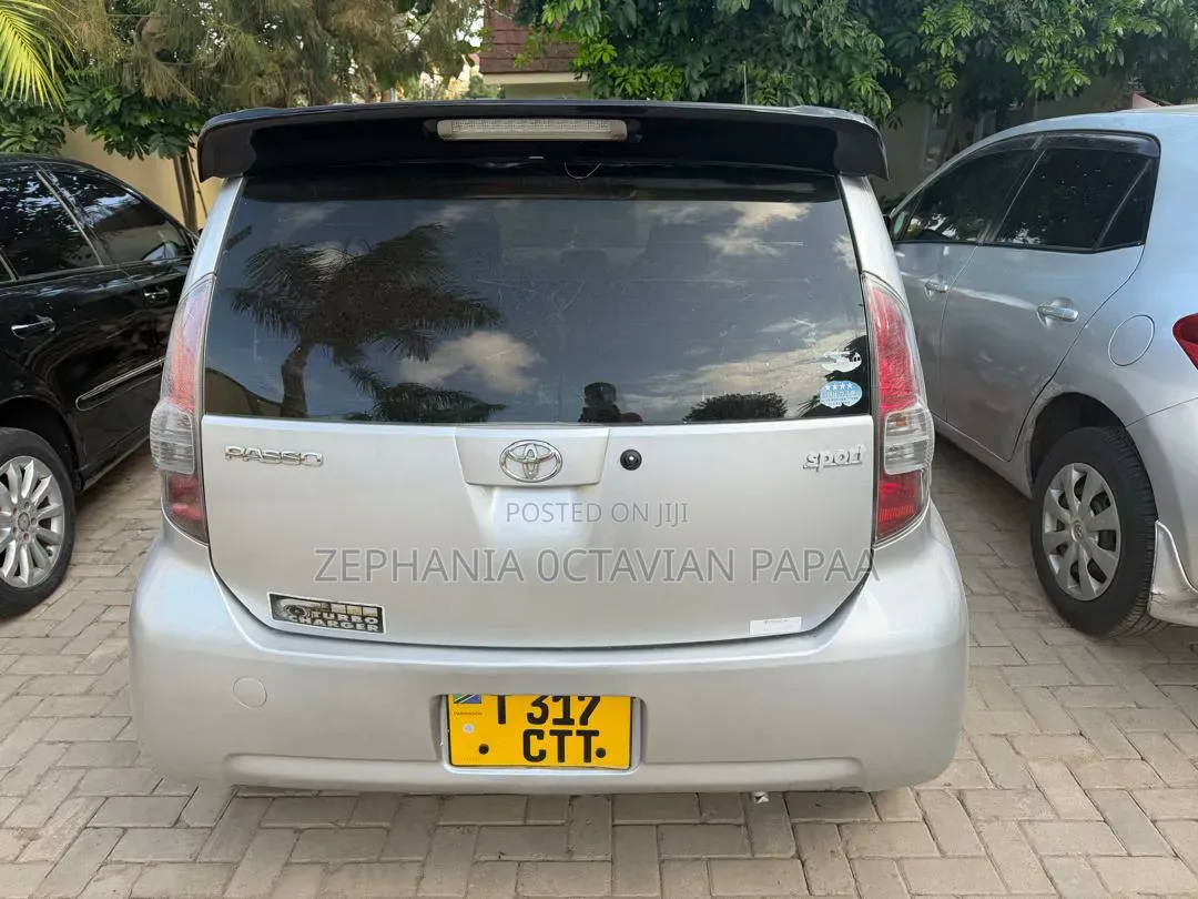 Toyota Passo 2004 Silver