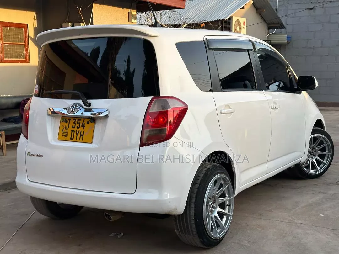 Toyota Ractis 2009 White