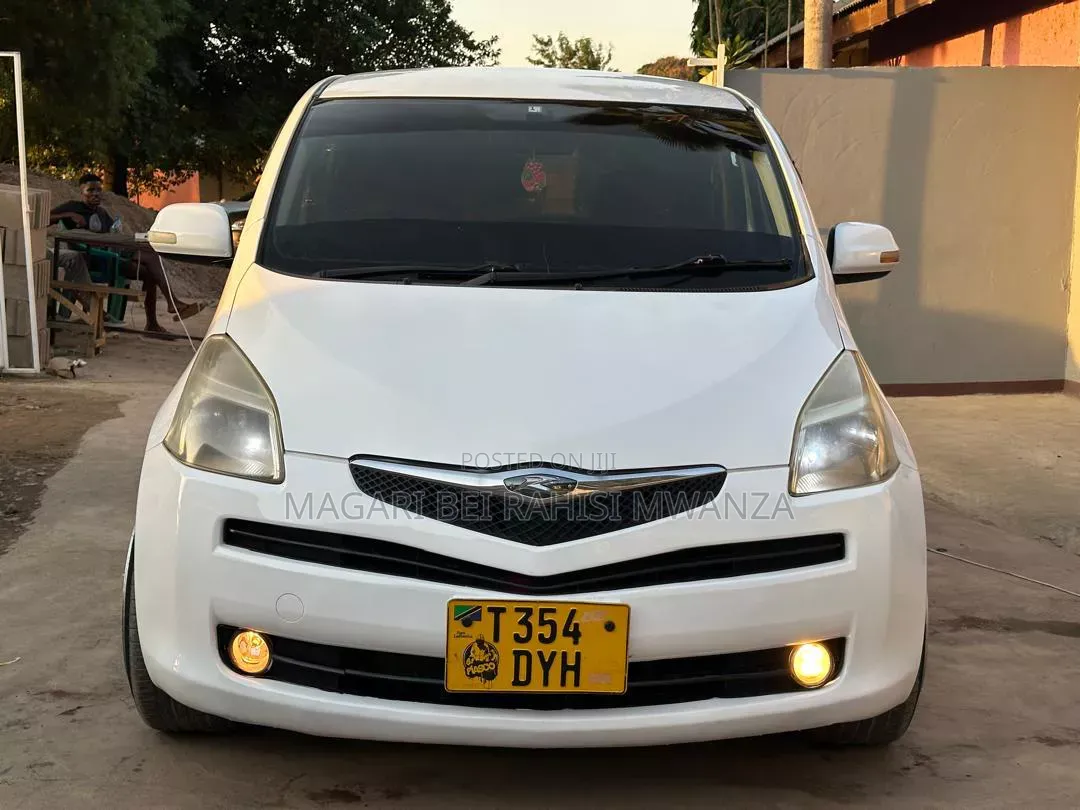Toyota Ractis 2009 White