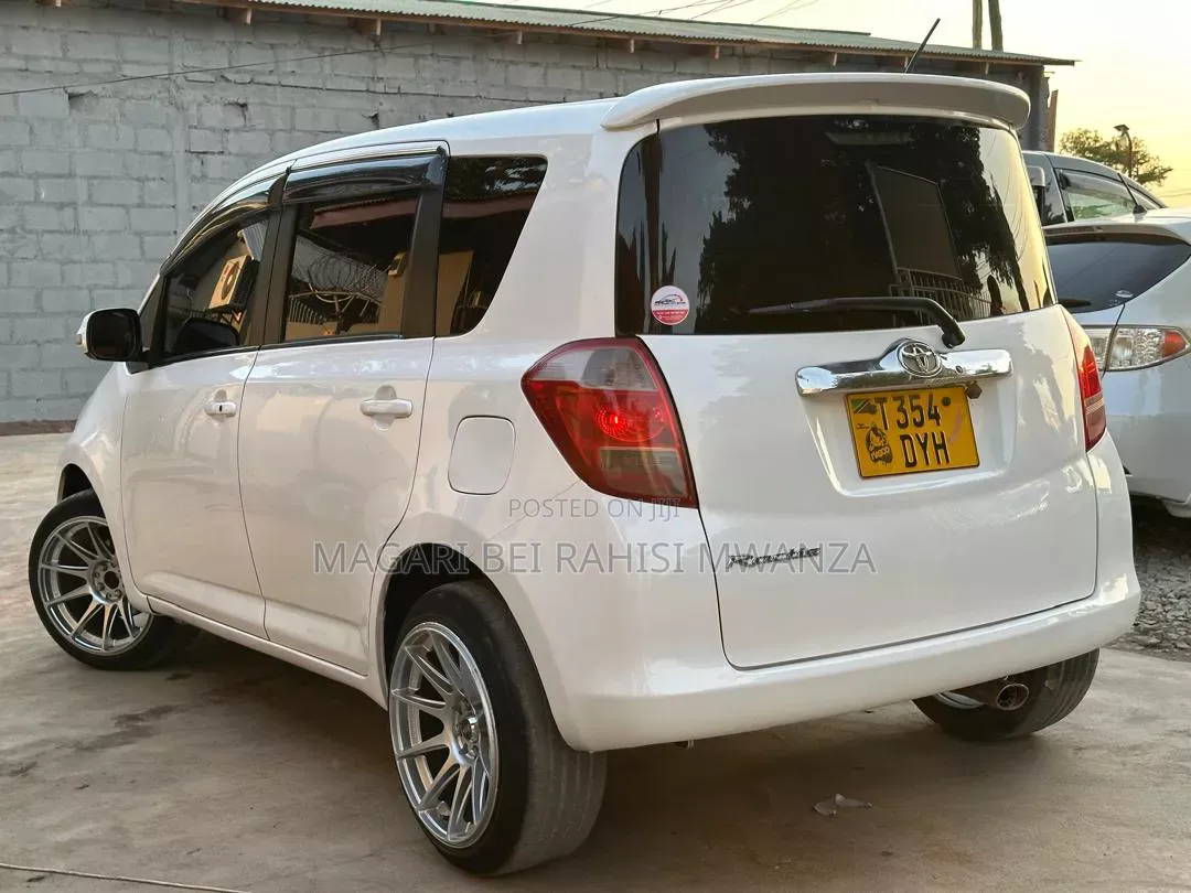 Toyota Ractis 2009 White