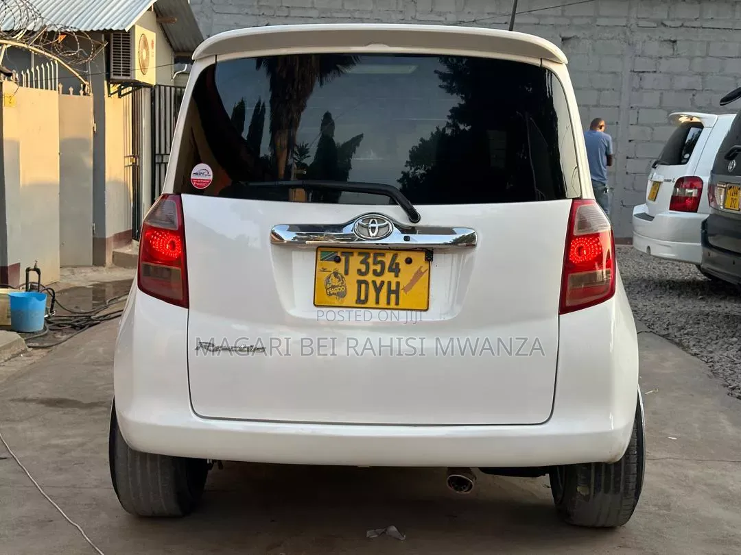 Toyota Ractis 2009 White