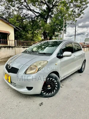 Toyota Vitz 2006 Silver
