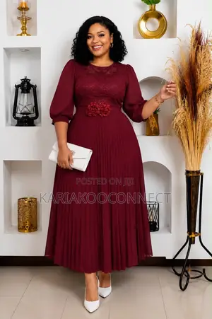 Lace Detail Pleated Maxi Dress