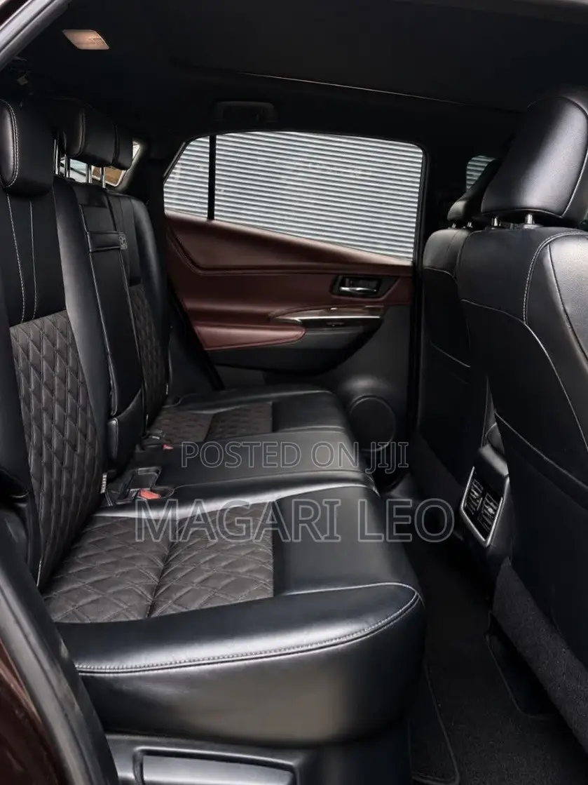 Toyota Harrier 2.0 2015 Maroon
