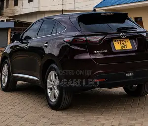 Toyota Harrier 2.0 2015 Maroon
