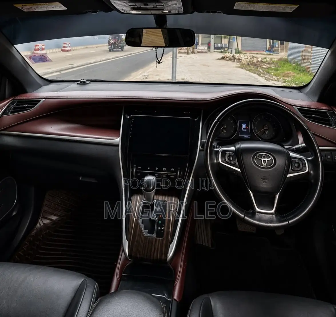 Toyota Harrier 2.0 2015 Maroon