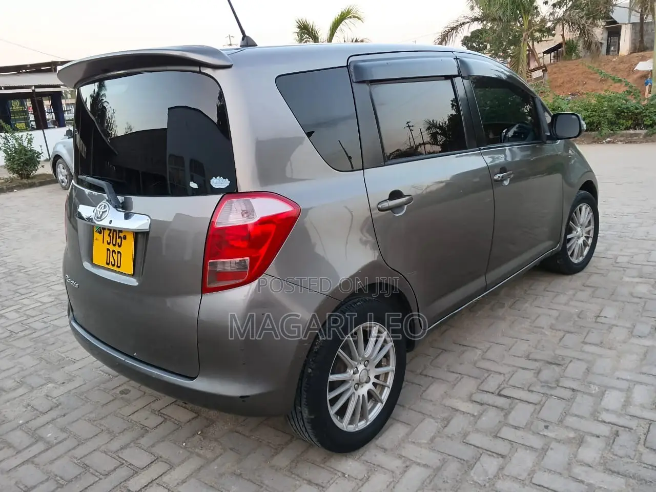 Toyota Ractis 1.5 FWD 2005 Gray