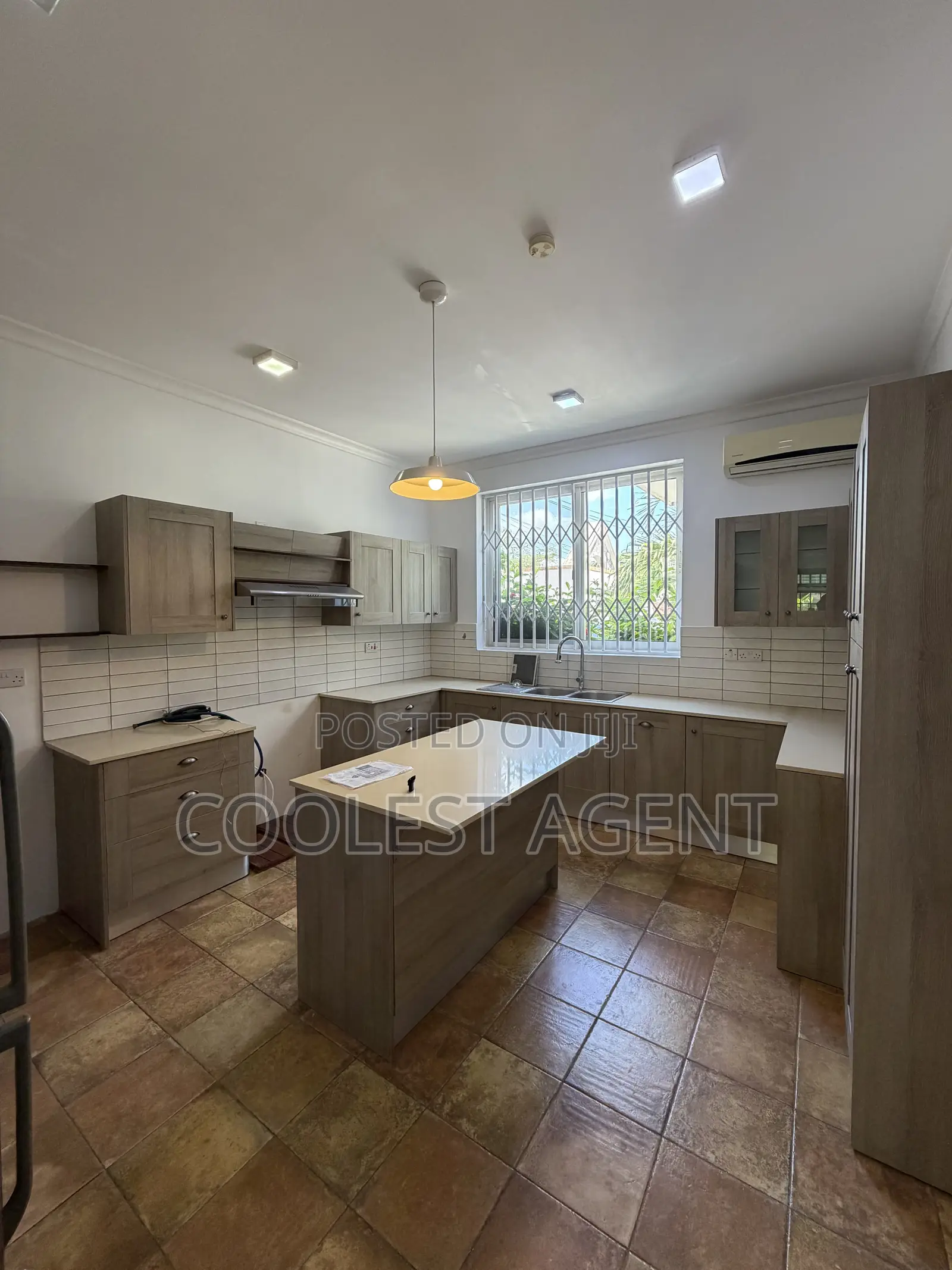 4bdrm Villa in Coolest Estate, Oyster Bay for rent