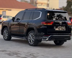 Toyota Land Cruiser LC300 2023 Black