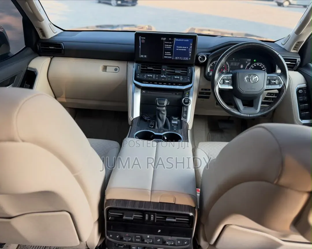 Toyota Land Cruiser LC300 2023 Black