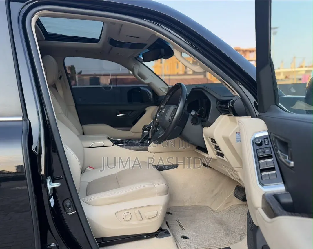 Toyota Land Cruiser LC300 2023 Black