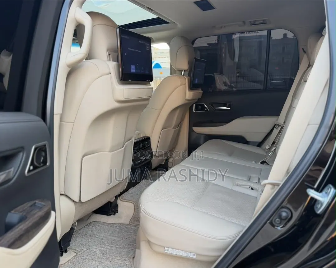 Toyota Land Cruiser LC300 2023 Black