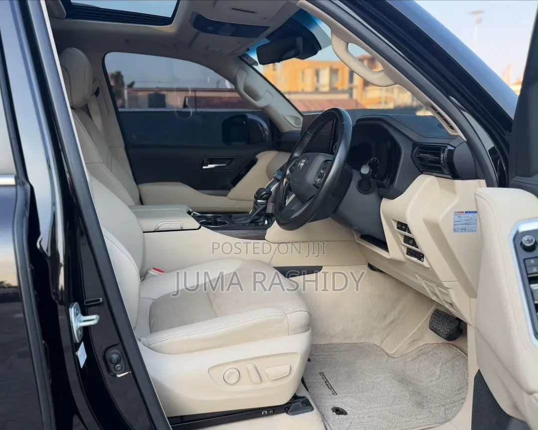 Toyota Land Cruiser LC300 2023 Black