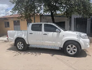 Toyota Hilux 2012 Silver