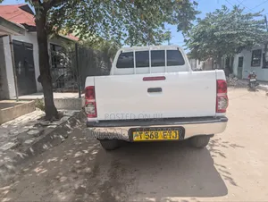 Toyota Hilux 2012 Silver