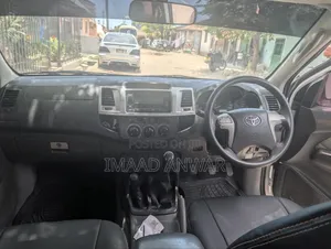 Toyota Hilux 2012 Silver