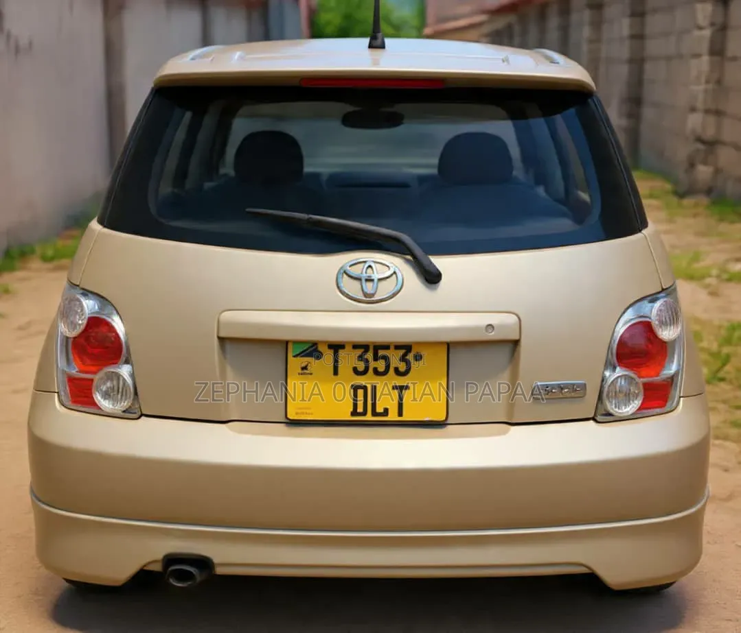 Toyota IST 2004 Beige