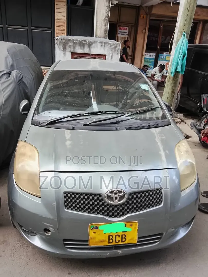 Toyota Vitz 2007 Gray