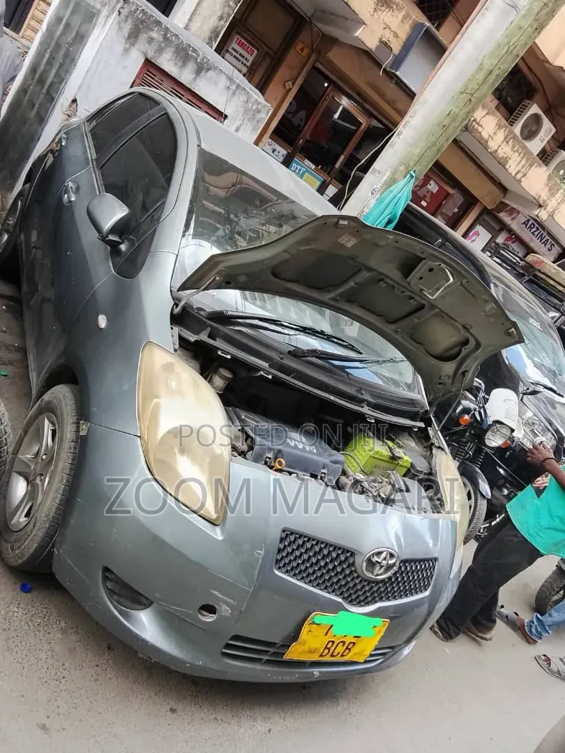 Toyota Vitz 2007 Gray