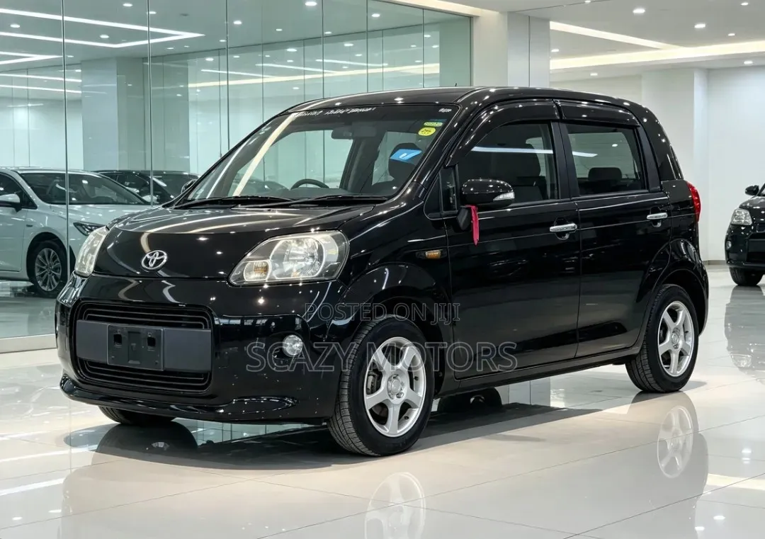 Toyota Porte 2013 Black