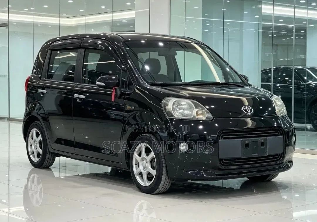 Toyota Porte 2013 Black