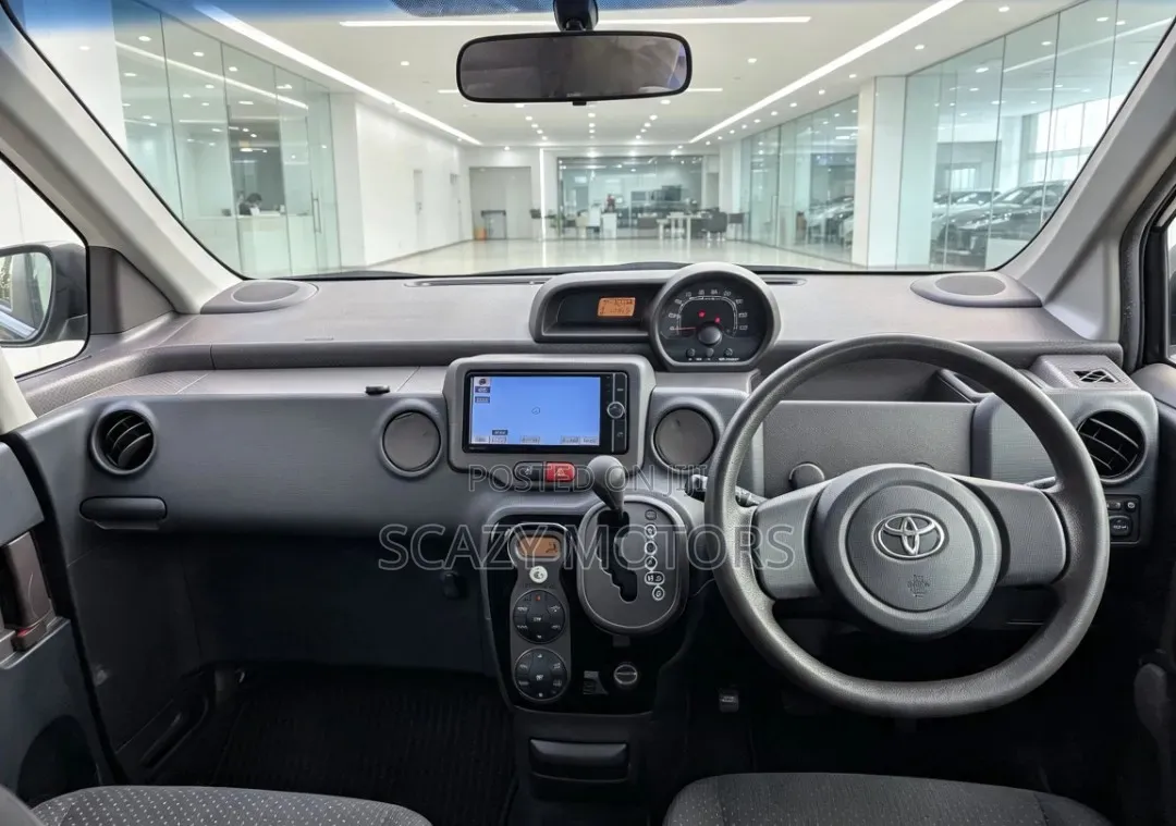 Toyota Porte 2013 Black