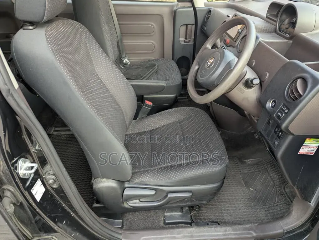 Toyota Porte 2013 Black