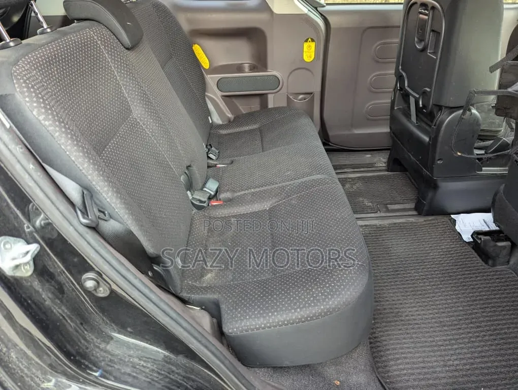 Toyota Porte 2013 Black
