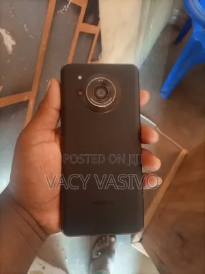 Sharp Aquos R7 LCD