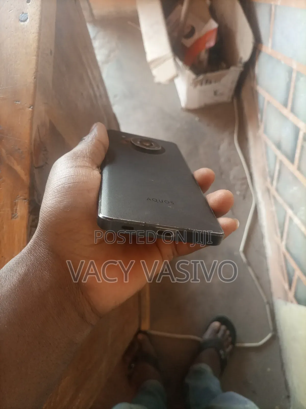 Sharp Aquos R7 LCD