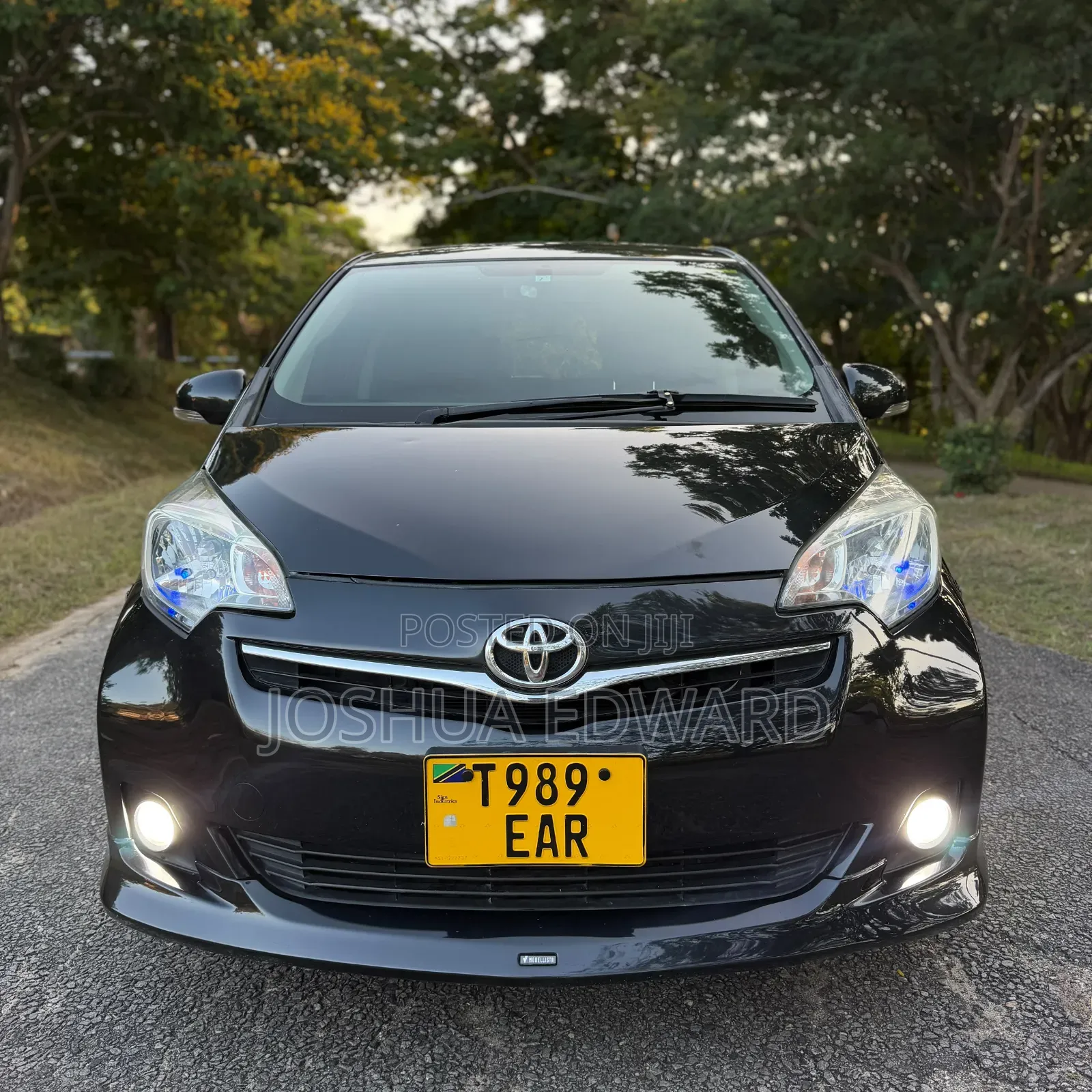 Toyota Ractis 2012 Black