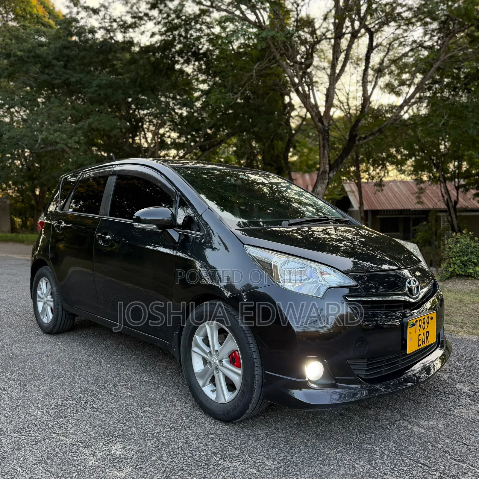 Toyota Ractis 2012 Black