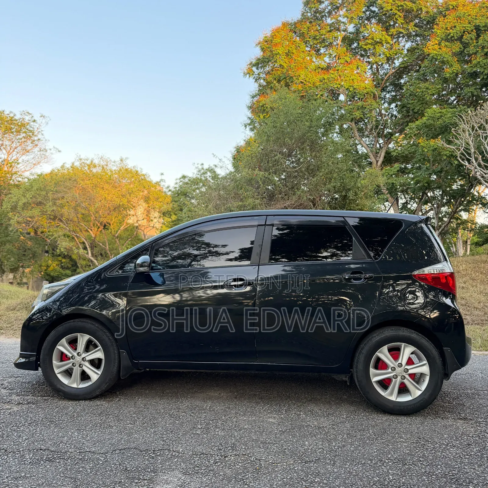Toyota Ractis 2012 Black