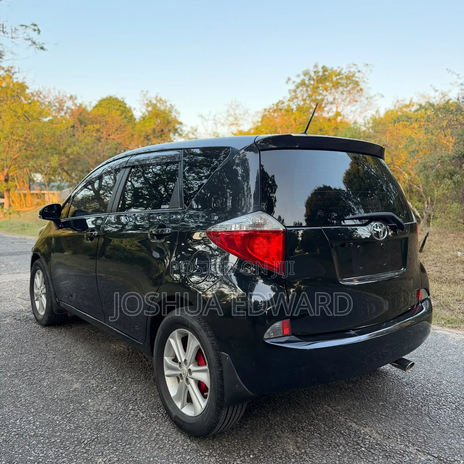 Toyota Ractis 2012 Black
