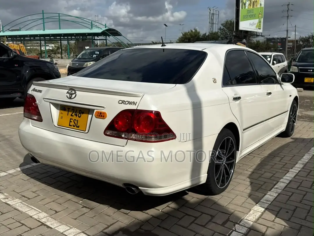 Toyota Crown Royale 2005 White