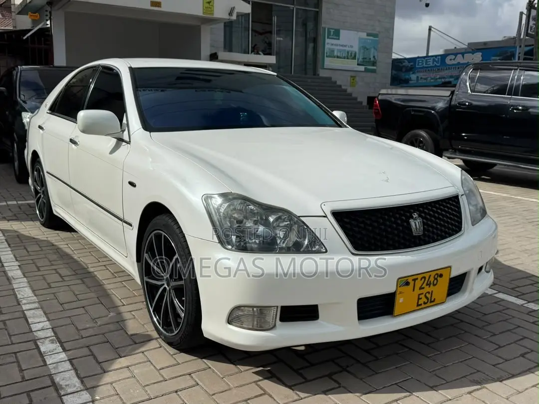 Toyota Crown Royale 2005 White