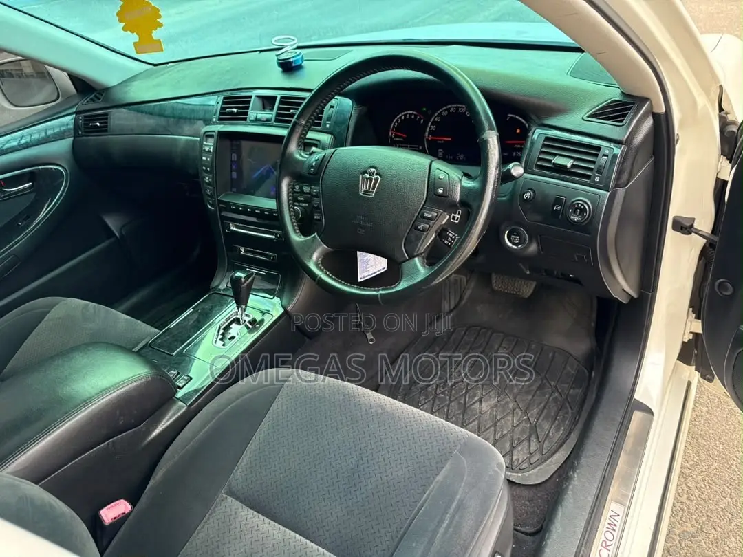 Toyota Crown Royale 2005 White