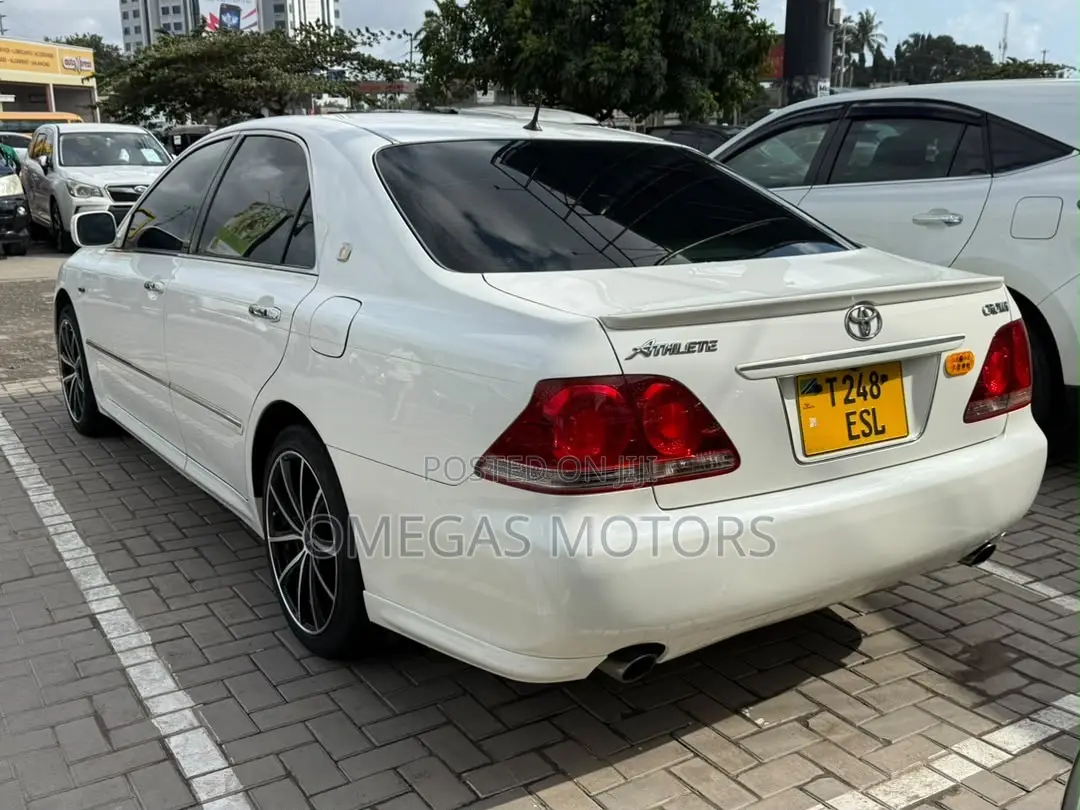 Toyota Crown Royale 2005 White
