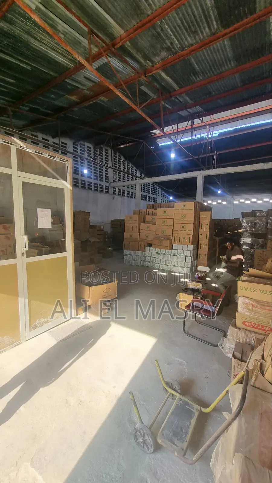 Godown/ Warehouse With Office and AC for Rent 300 SQM