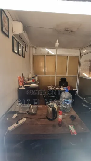 Godown/ Warehouse With Office and AC for Rent 300 SQM