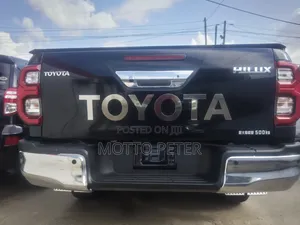 Toyota Hilux 2023 Black