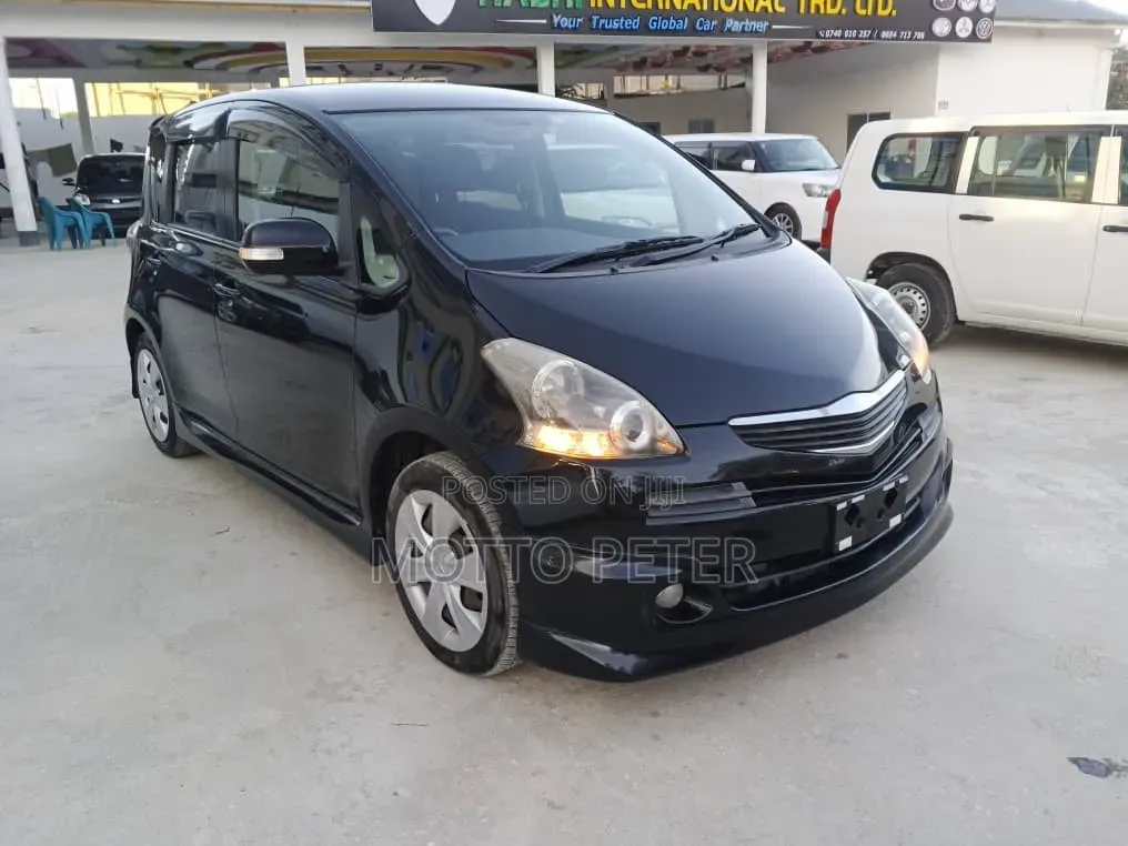 Toyota Ractis 2012 Black