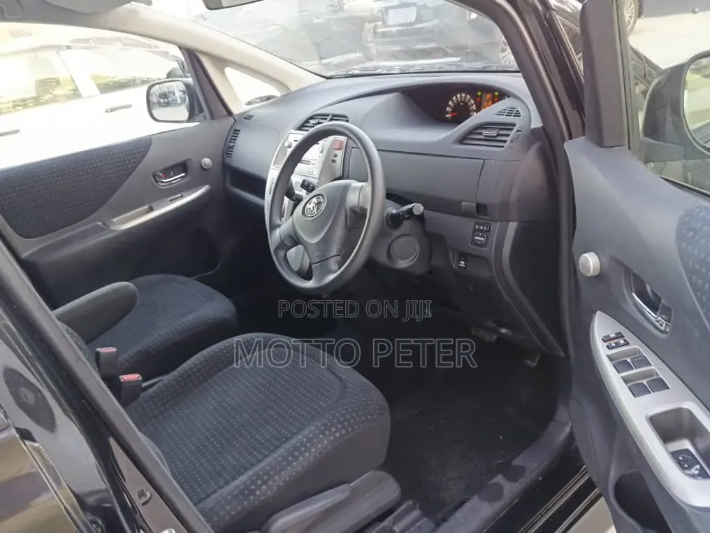Toyota Ractis 2012 Black