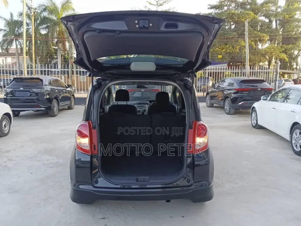 Toyota Ractis 2012 Black